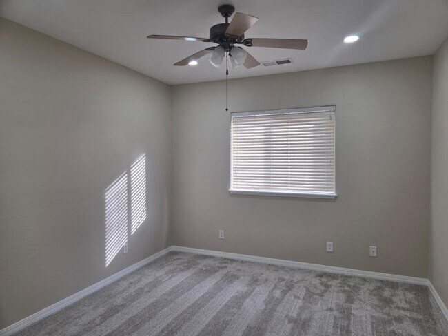 Building Photo - 328 La Paz St