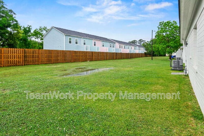 Building Photo - 3107 Azalea Dr