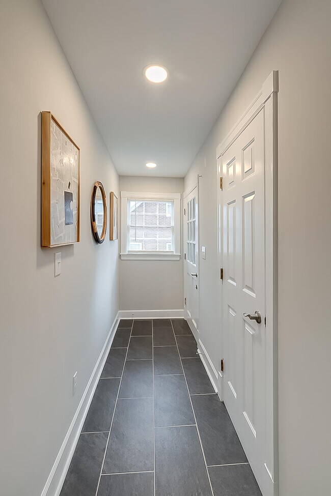 Building Photo - 612 Shelby St