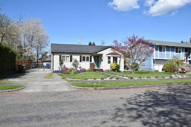 Building Photo - Fully Renovated Tacoma Home with Massive New Deck & Modern Upgrades