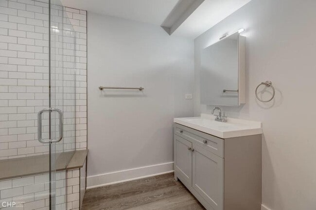 Building Photo - 4 bedroom in Chicago IL 60613
