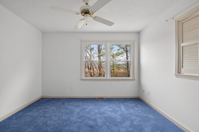 Building Photo - Yorktown Townhouse