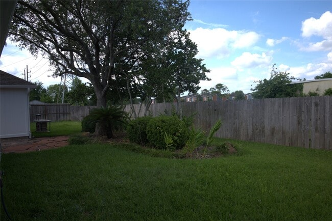 Building Photo - 1839 Lakewinds Dr