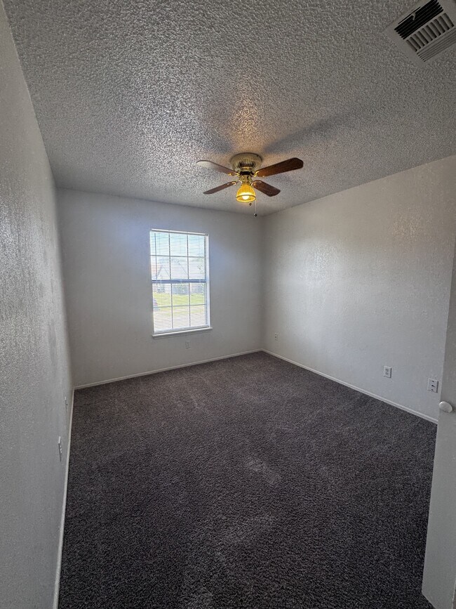 Building Photo - 1613 Bobby Lee Dr