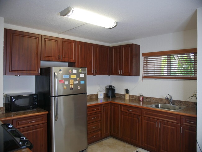 Building Photo - 2769 Garden Dr S