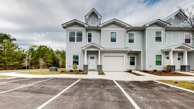 Building Photo - End unit!  Washer/Dryer Included! Beautiful 3 Bedroom Townhome (larger floorpan) with Screened-In...