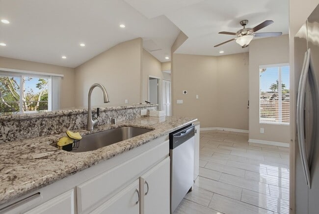 Building Photo - 500 Lands End Way