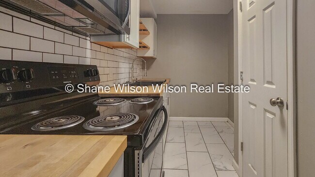 Building Photo - Cute little 1 BR / 1 BA apartment.  Move in special! 1/2 off the first month's rent!  Come View t...