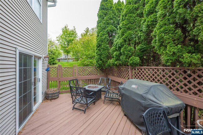 Building Photo - 533 Cascade Ct