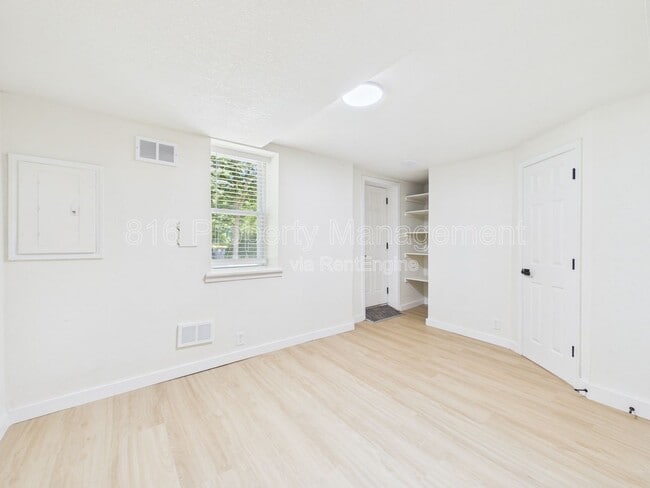 Building Photo - 6607 NE 49th St