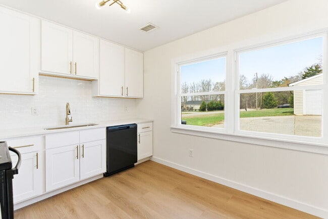 Building Photo - 159 Hazel Dr