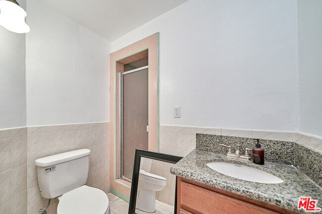 Building Photo - 757 S Norton Ave