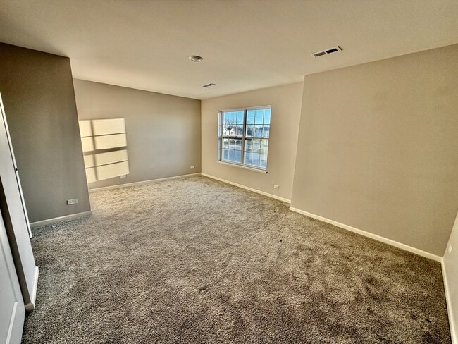 Building Photo - 1327 Draper Rd