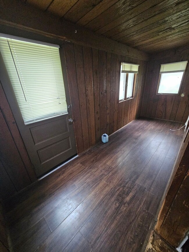 Building Photo - Cute 2bed 1 bath