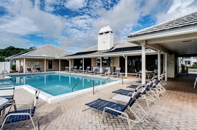 Building Photo - 140 Cypress Club Dr