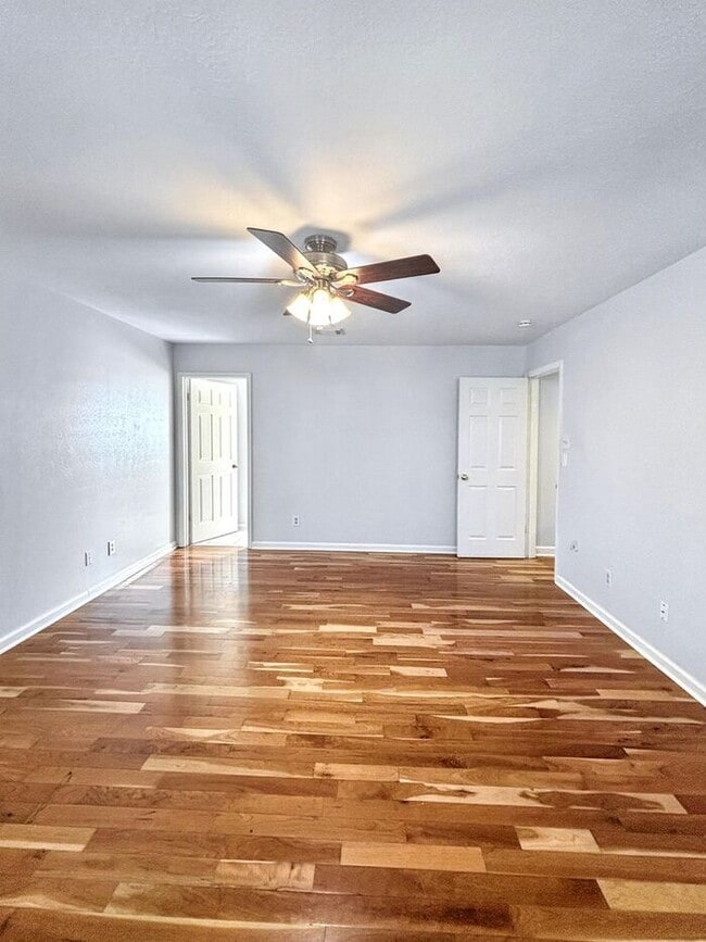 Building Photo - 4330 Meadow Springs Dr