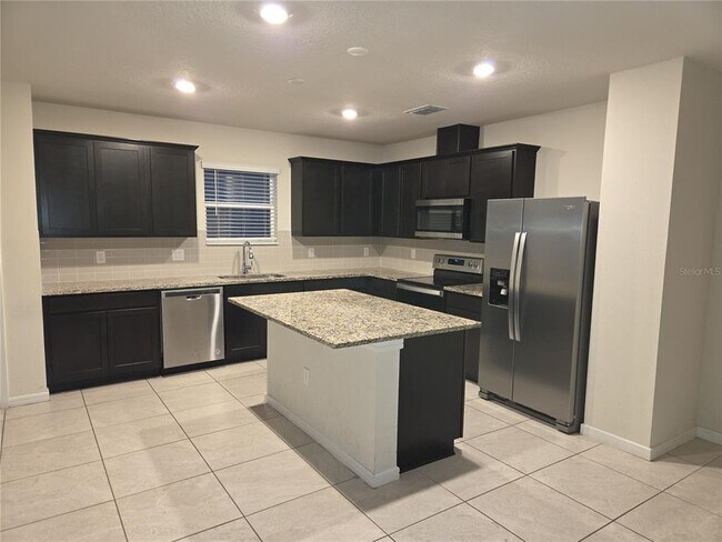 Building Photo - 1280 Regal King Dr