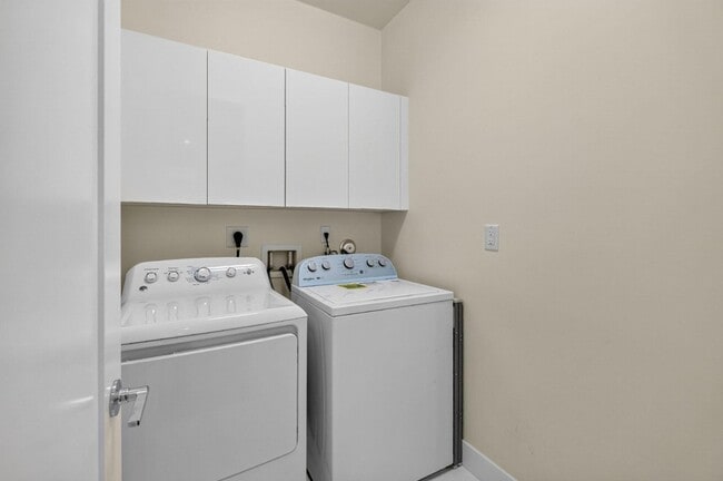 Building Photo - 6461 NW 103rd Psge