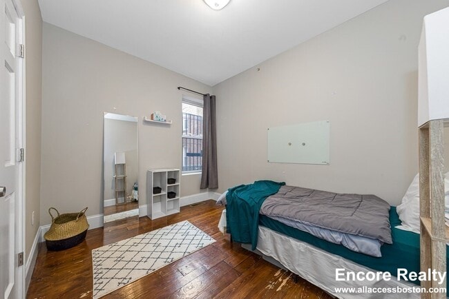 Building Photo - 16 Sewall St