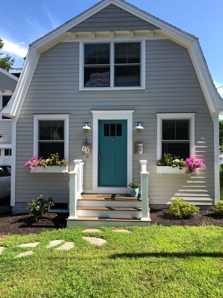 Adorable "Sopo Cottage" (house # 10 on the Sopo Cottage website) was fully renovated in mid 2017 - 11 Henry St