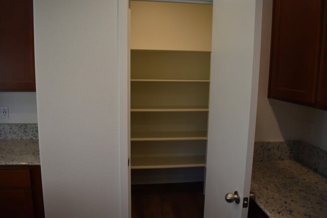 Building Photo - 855 Sophie Ct