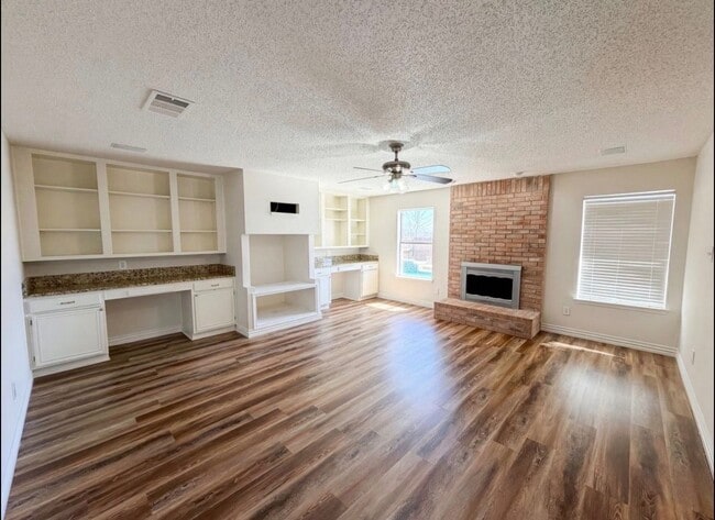 Building Photo - 1601 Kennedy Dr