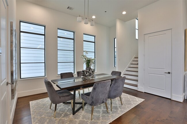 Building Photo - 4527 Graustark St