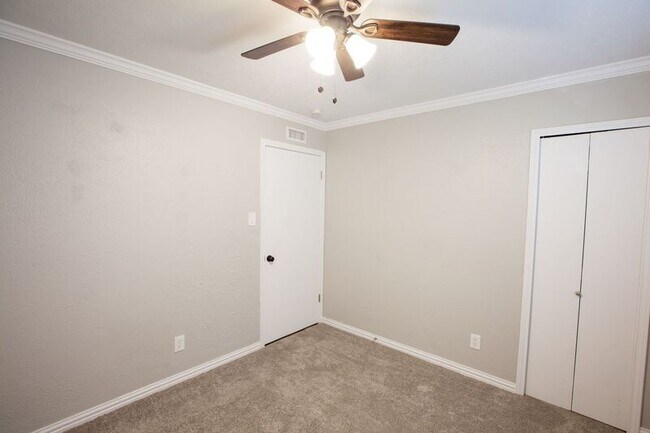 Building Photo - 5713 Baker Dr