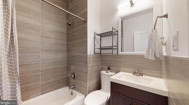 Building Photo - 46 South 44th Street, Unit 1