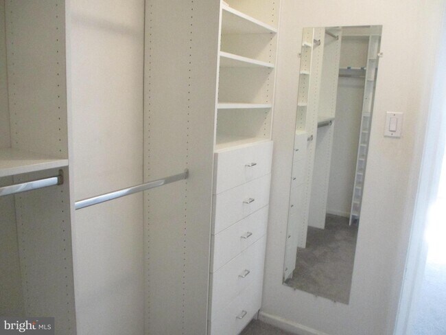 Building Photo - 204 Beacon Hill Dr