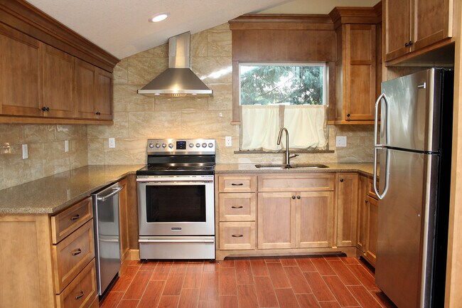 Building Photo - 3901 SE 49th Ave