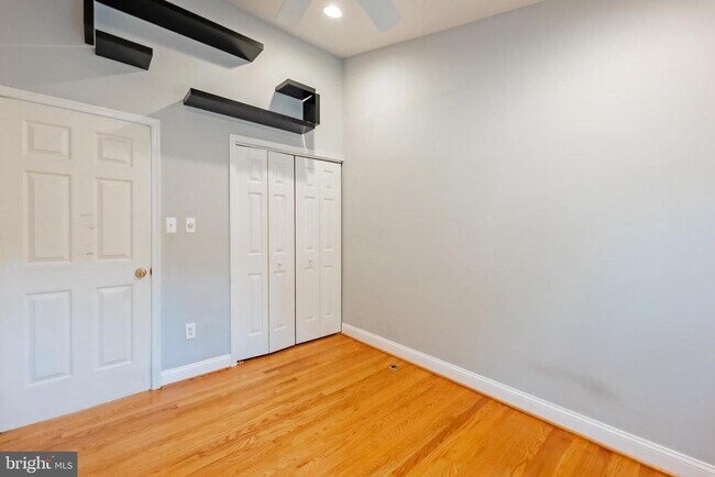 Building Photo - 215 Lynn Manor Dr