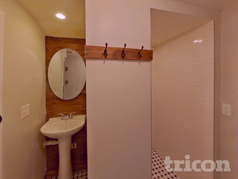 Building Photo - 16377 Duluth Ave SE