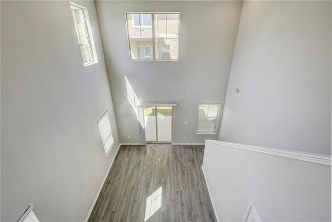 Building Photo - 516 E Slaughter Ln