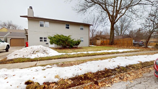 Building Photo - 3 bed duplex on Ontario