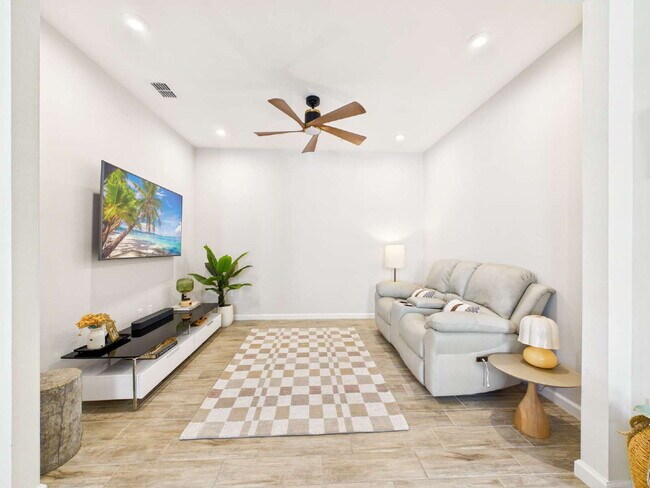 Building Photo - Relax and Unwind in This Beautiful Arboretum Condo Near Downtown Naples – 3-Month Minimum Rental