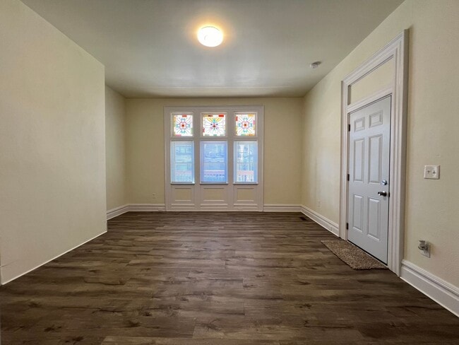 Building Photo - Updated 1BR Apartment Now Available