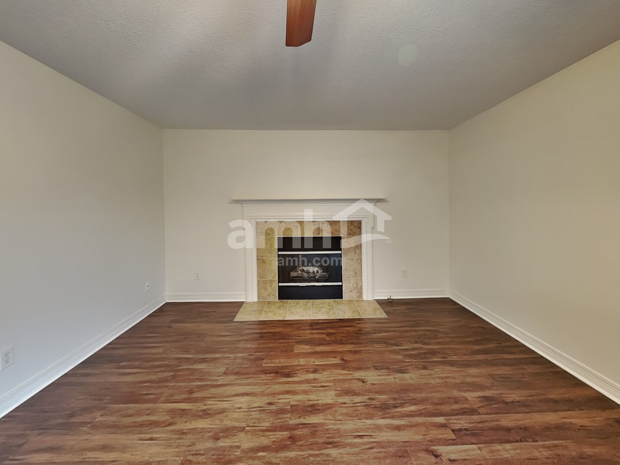 Building Photo - 2083 Shetland St