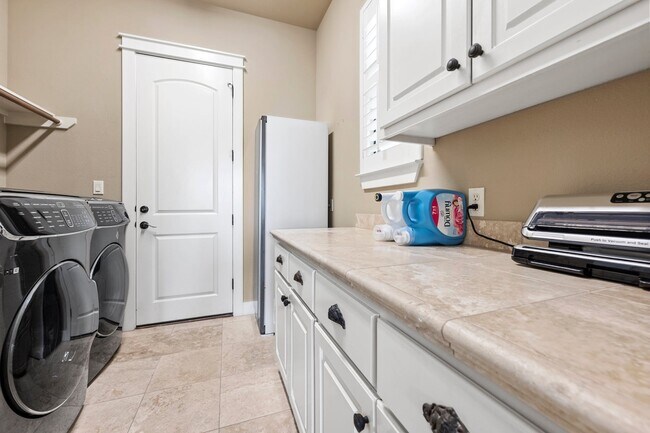 Building Photo - 206 Lido St