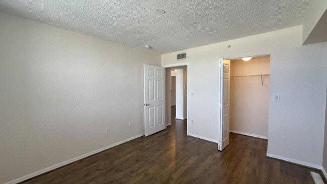 Building Photo - 1801 N Flagler Dr