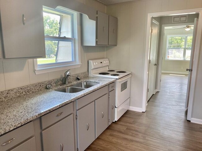 Building Photo - 1Bed/1Bath Ft Oglethorpe Remodeled Apartment