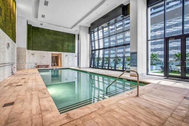 Building Photo - 1010 Brickell Ave