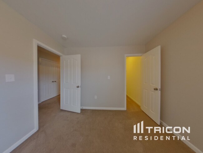 Building Photo - 5504 Graypark Dr