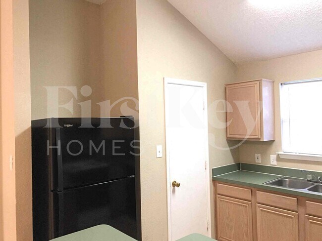 Building Photo - 10640 Towerwood Dr