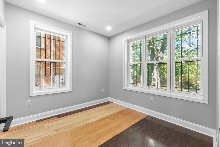 Building Photo - 313 Parkland Pl SE