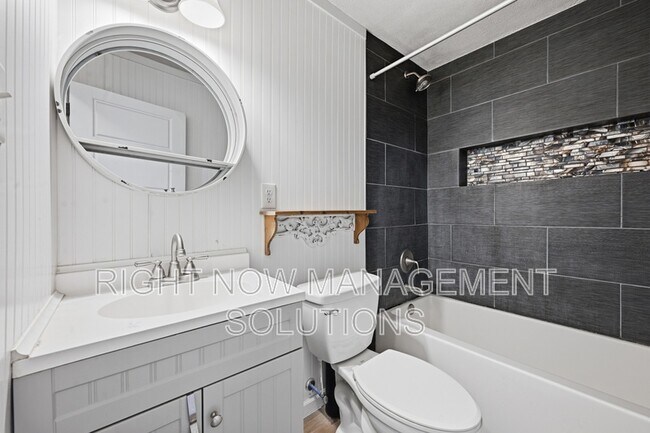 Building Photo - 415 W Linden St