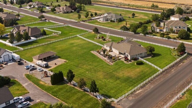 Building Photo - 79103 Canyon Meadows Dr