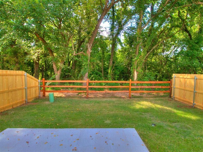 Building Photo - 2413 Northcreek Ln