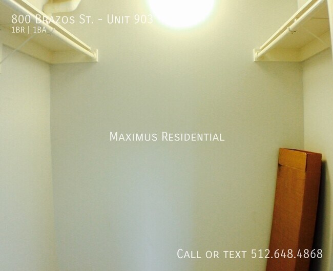 Building Photo - 800 Brazos St