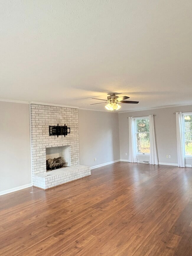 Building Photo - 1016 Lois Ln